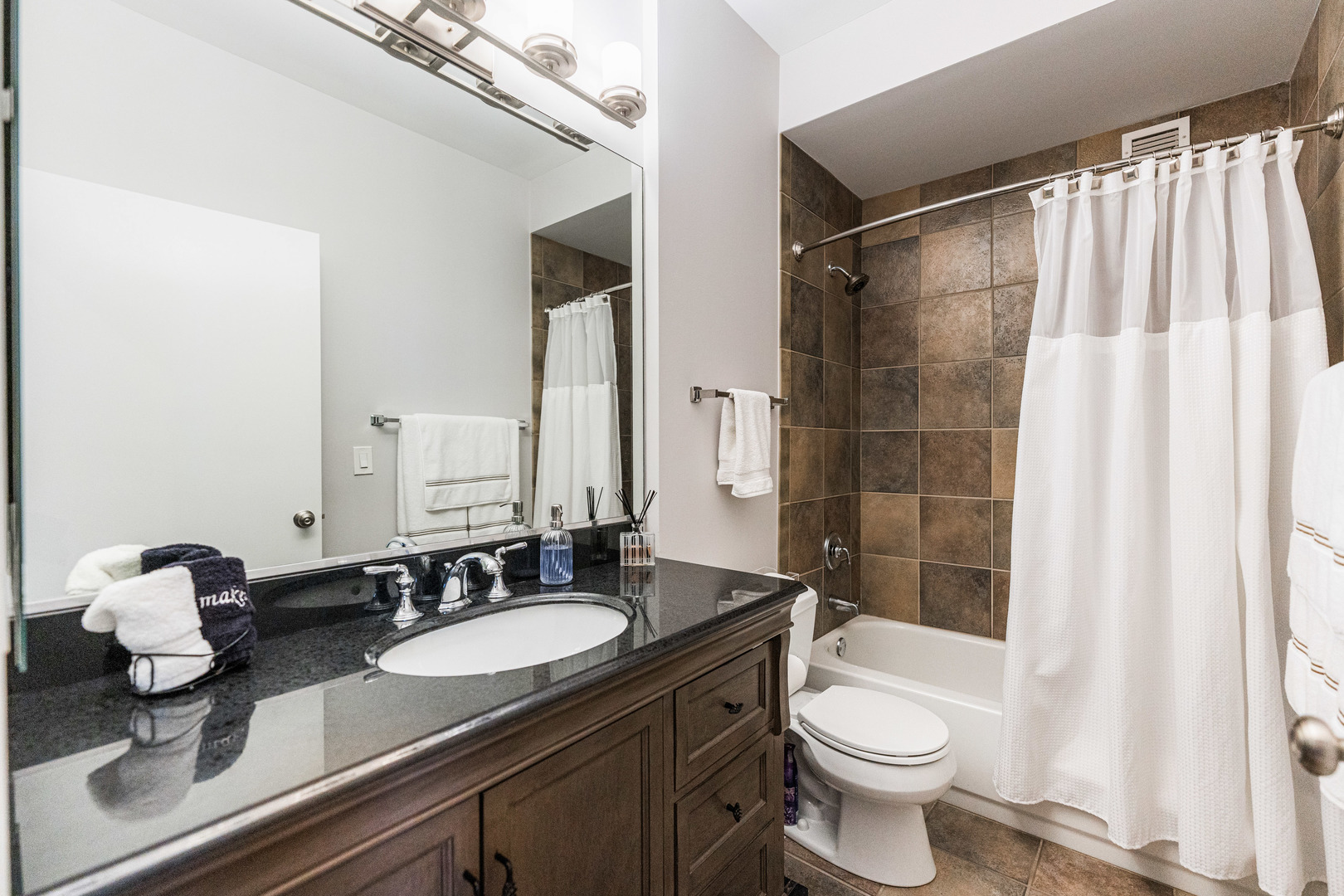 421 W Huron Street Unit: 1401