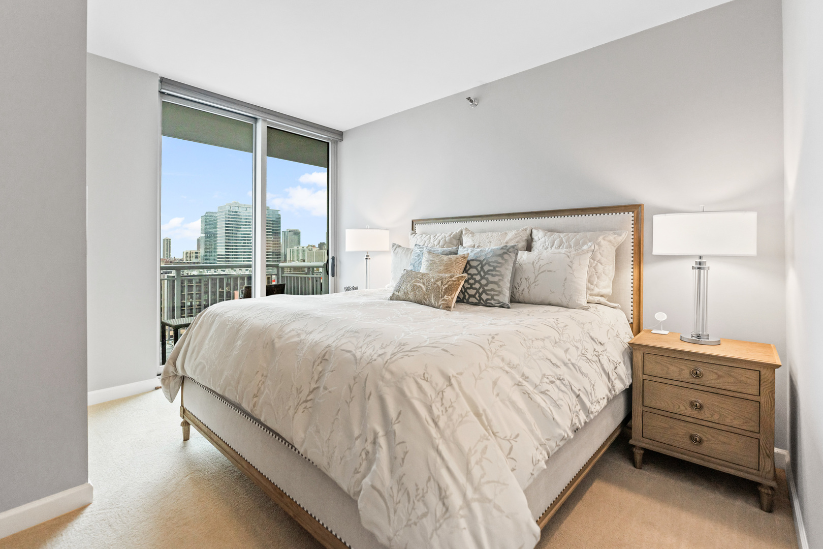 421 W Huron Street Unit: 1401