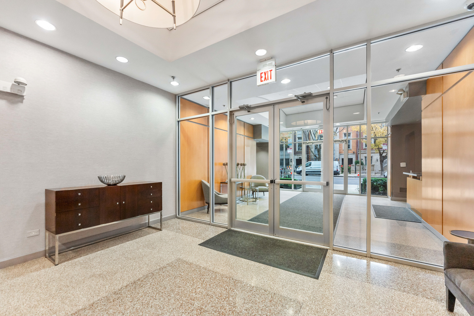 421 W Huron Street Unit: 1401