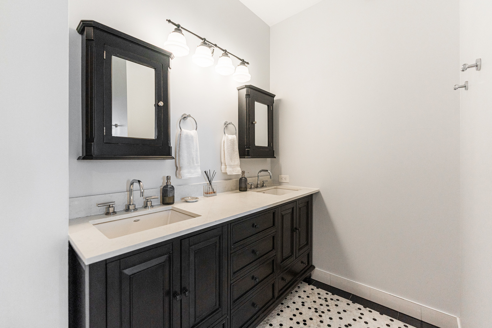 421 W Huron Street Unit: 1401