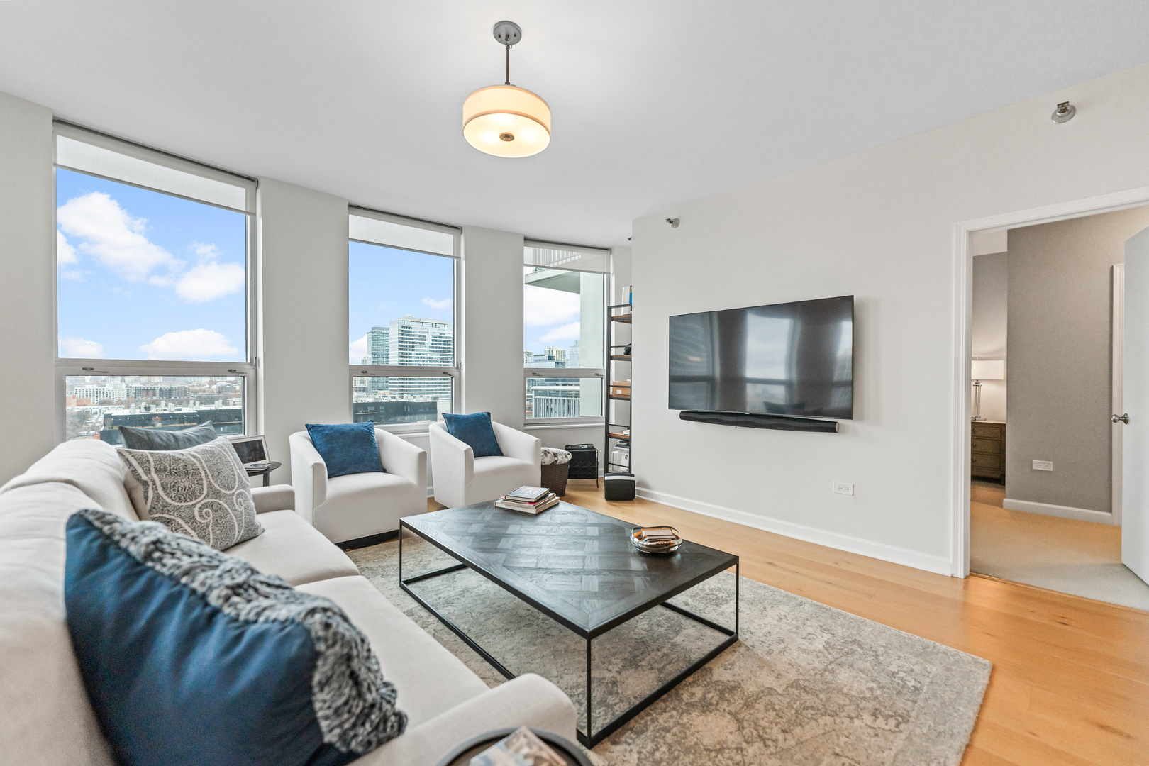421 W Huron Street Unit: 1401