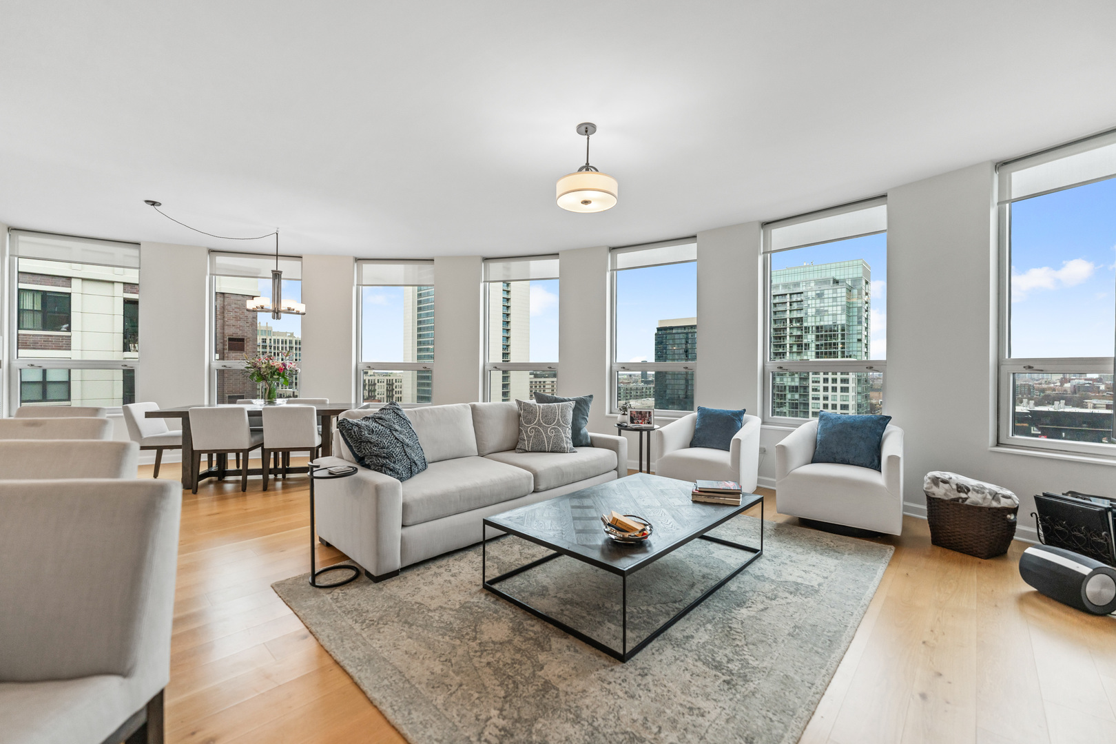 421 W Huron Street Unit: 1401