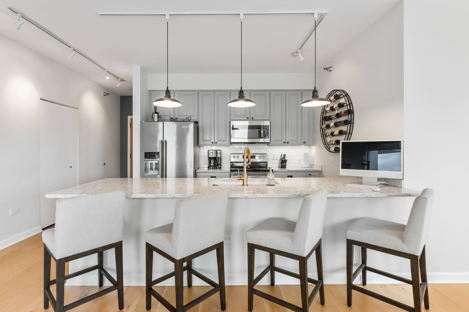 421 W Huron Street Unit: 1401