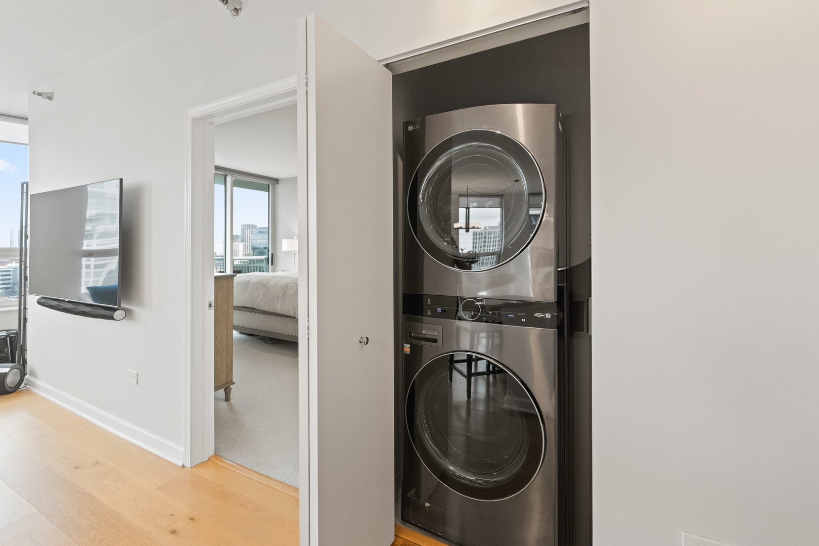 421 W Huron Street Unit: 1401