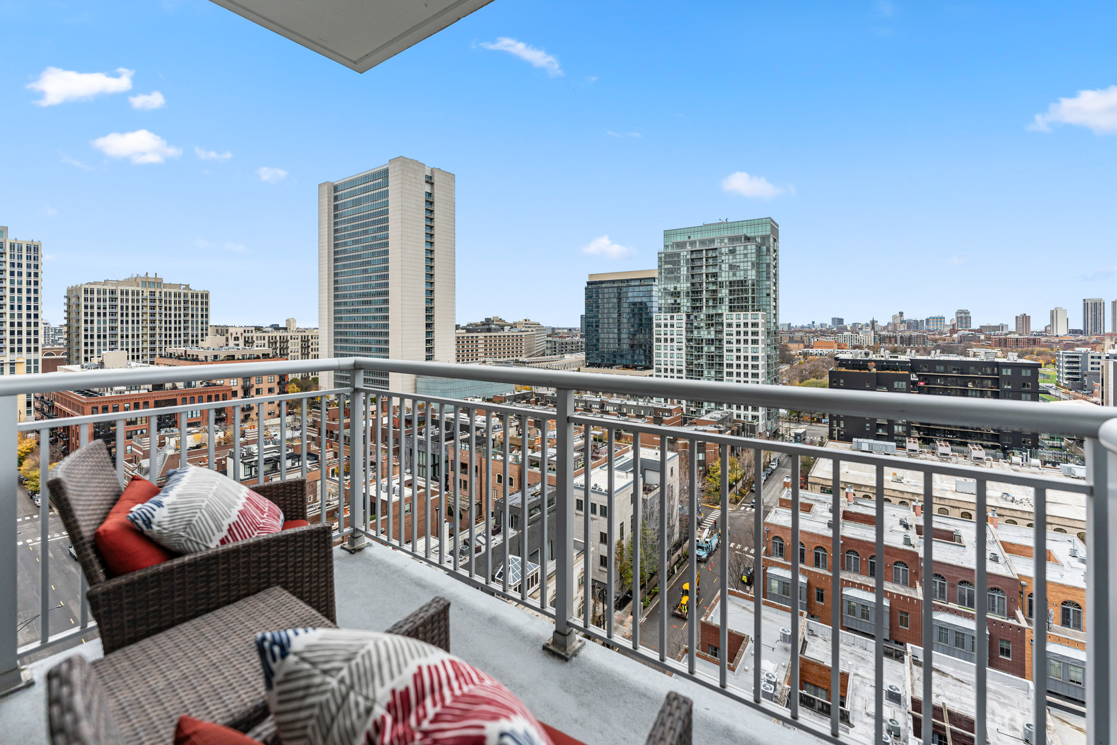 421 W Huron Street Unit: 1401