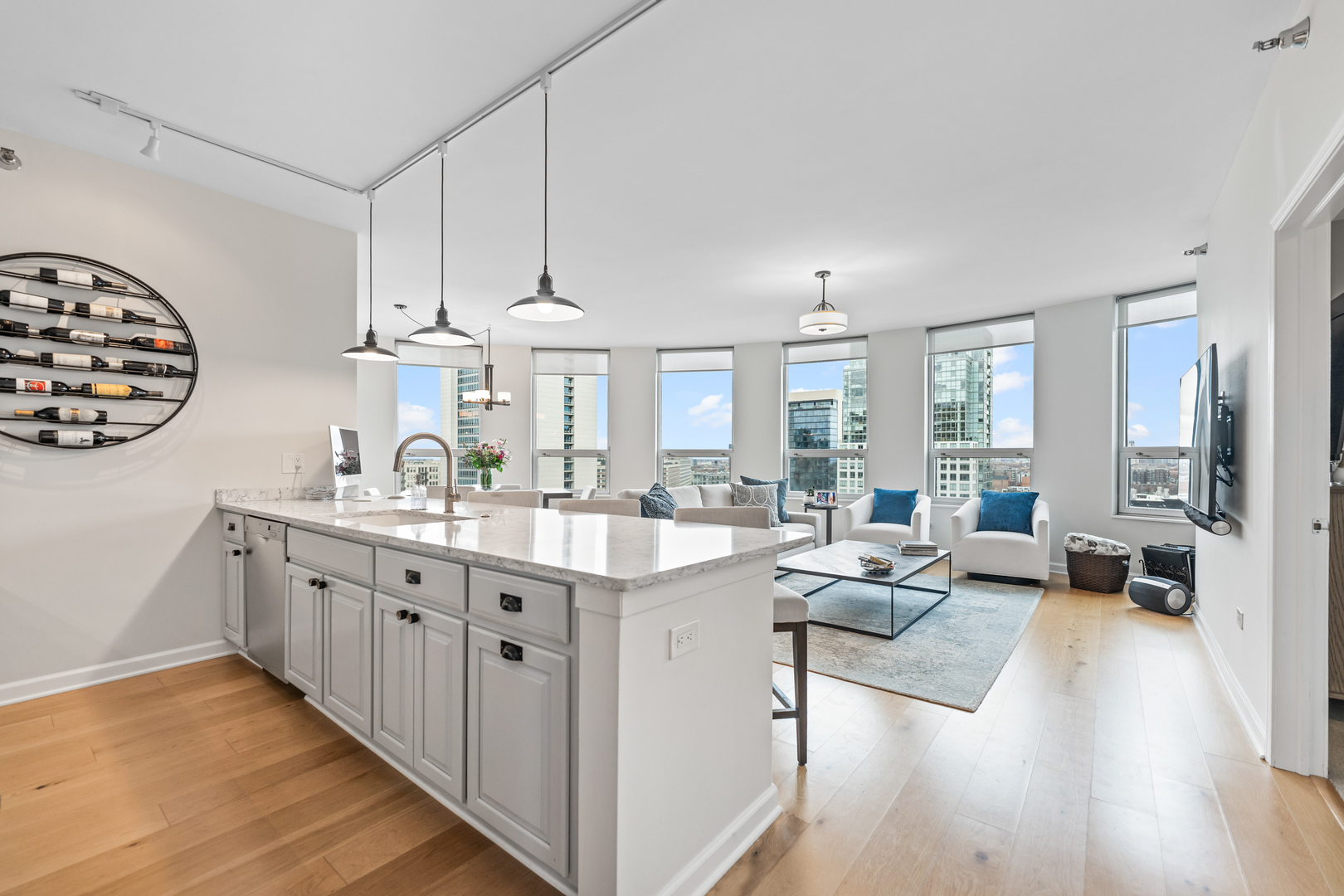 421 W Huron Street Unit: 1401