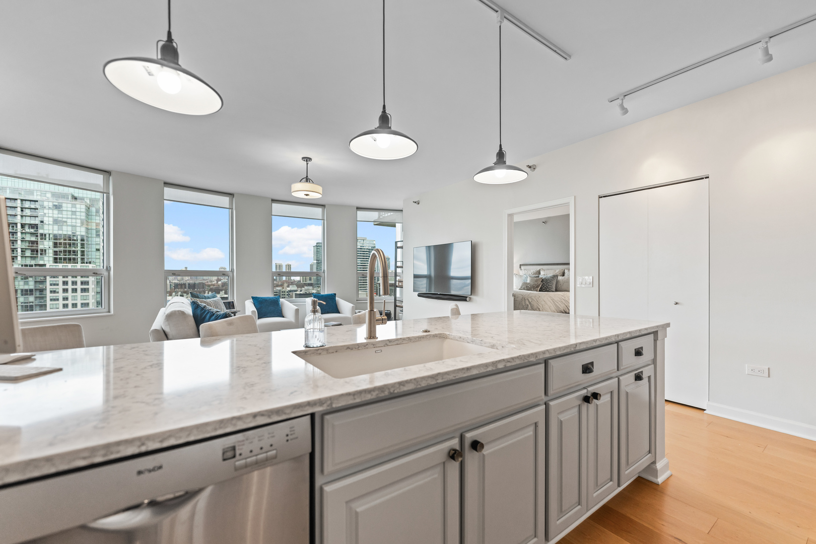 421 W Huron Street Unit: 1401