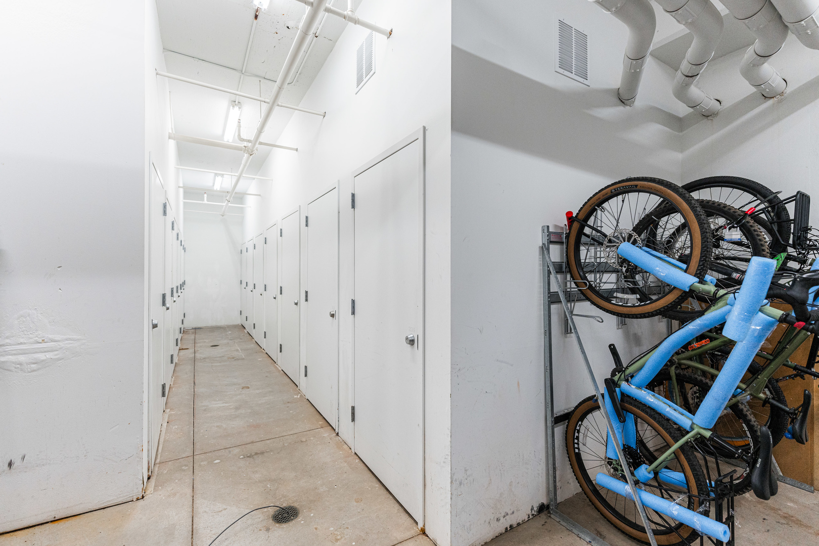 421 W Huron Street Unit: 1401