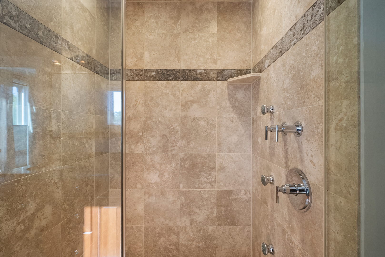 1949 W Nelson Street Unit: 2E