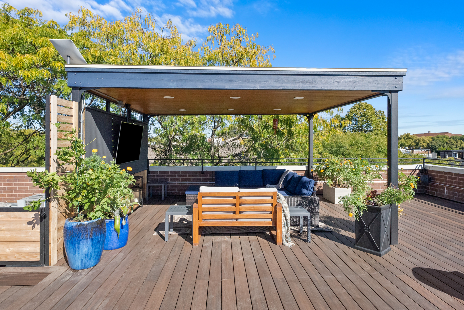 1949 W Nelson Street Unit: 2E