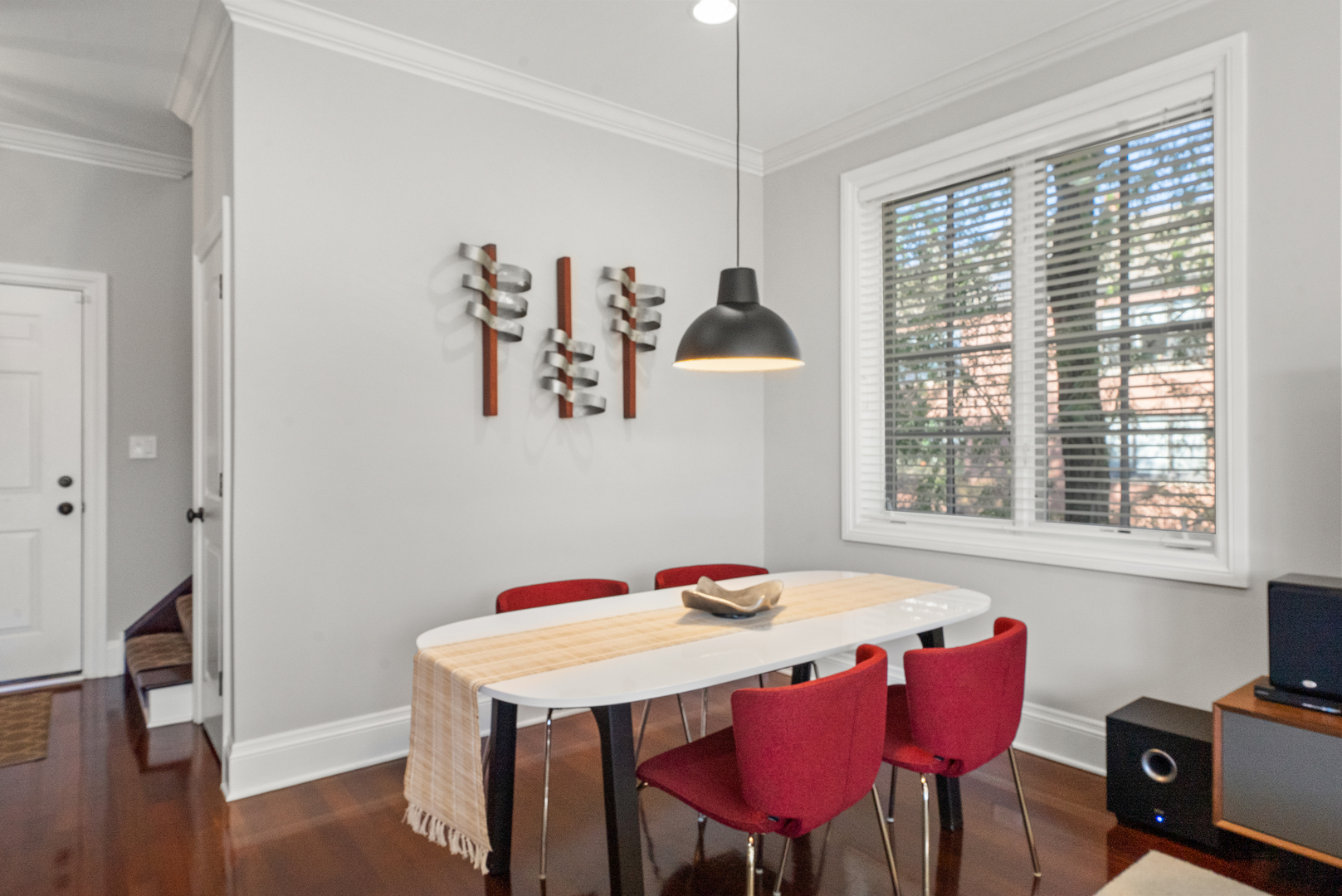 1949 W Nelson Street Unit: 2E