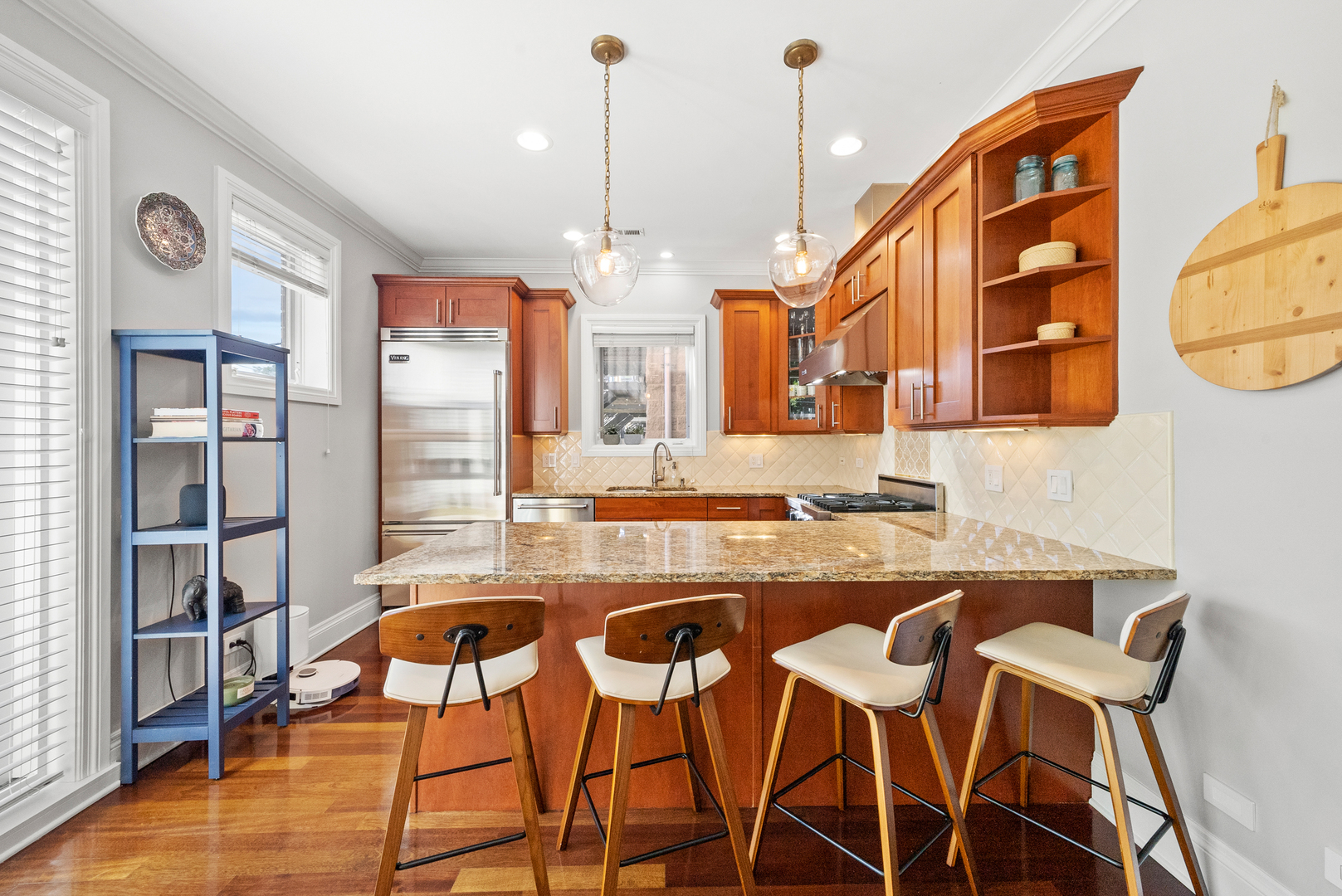 1949 W Nelson Street Unit: 2E