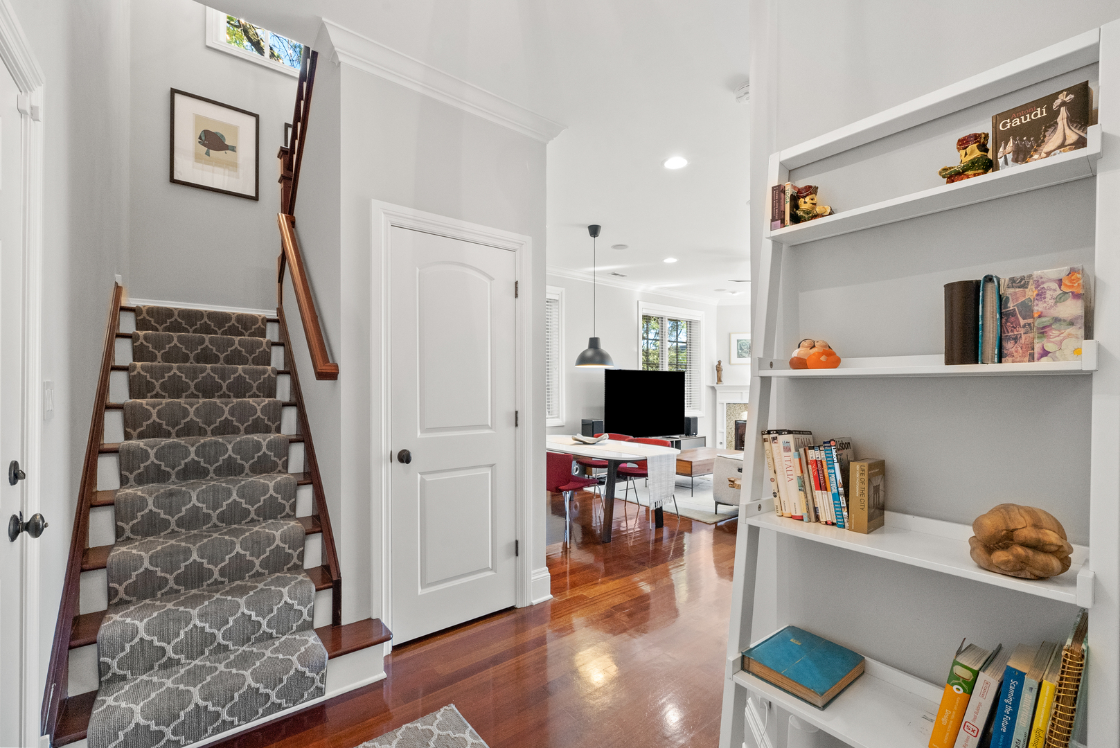 1949 W Nelson Street Unit: 2E