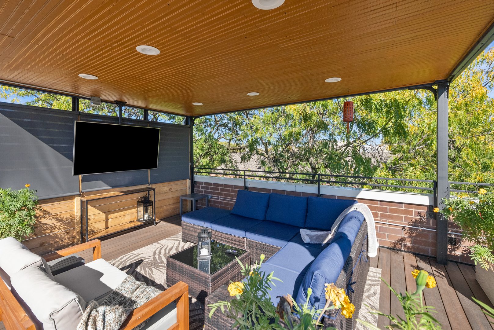 1949 W Nelson Street Unit: 2E