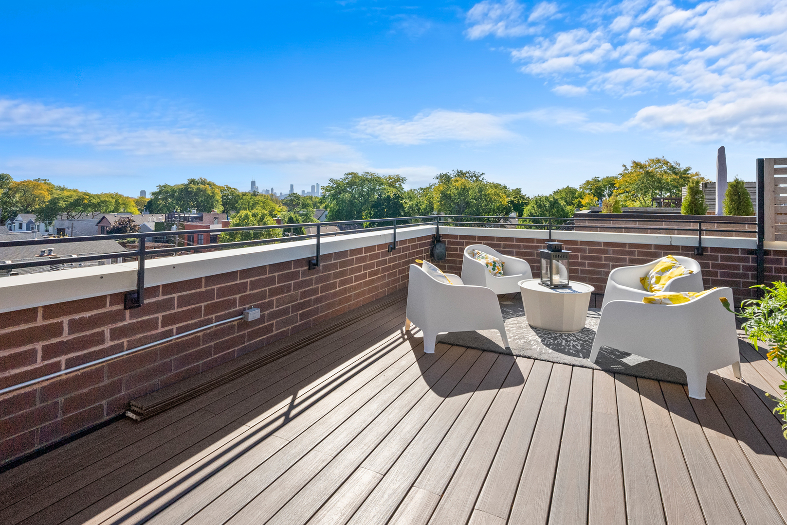 1949 W Nelson Street Unit: 2E