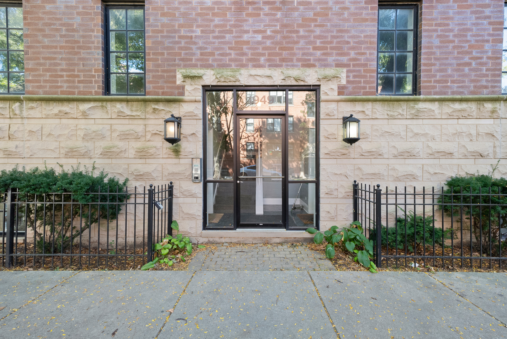 1949 W Nelson Street Unit: 2E