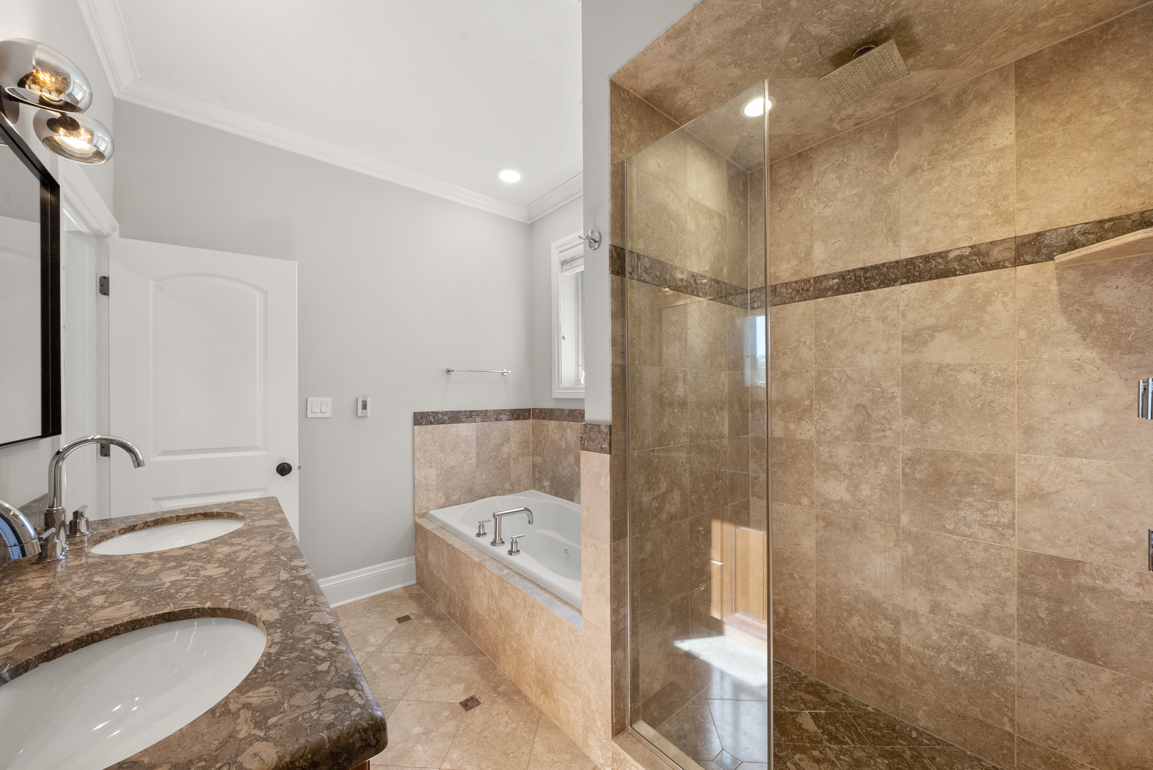 1949 W Nelson Street Unit: 2E