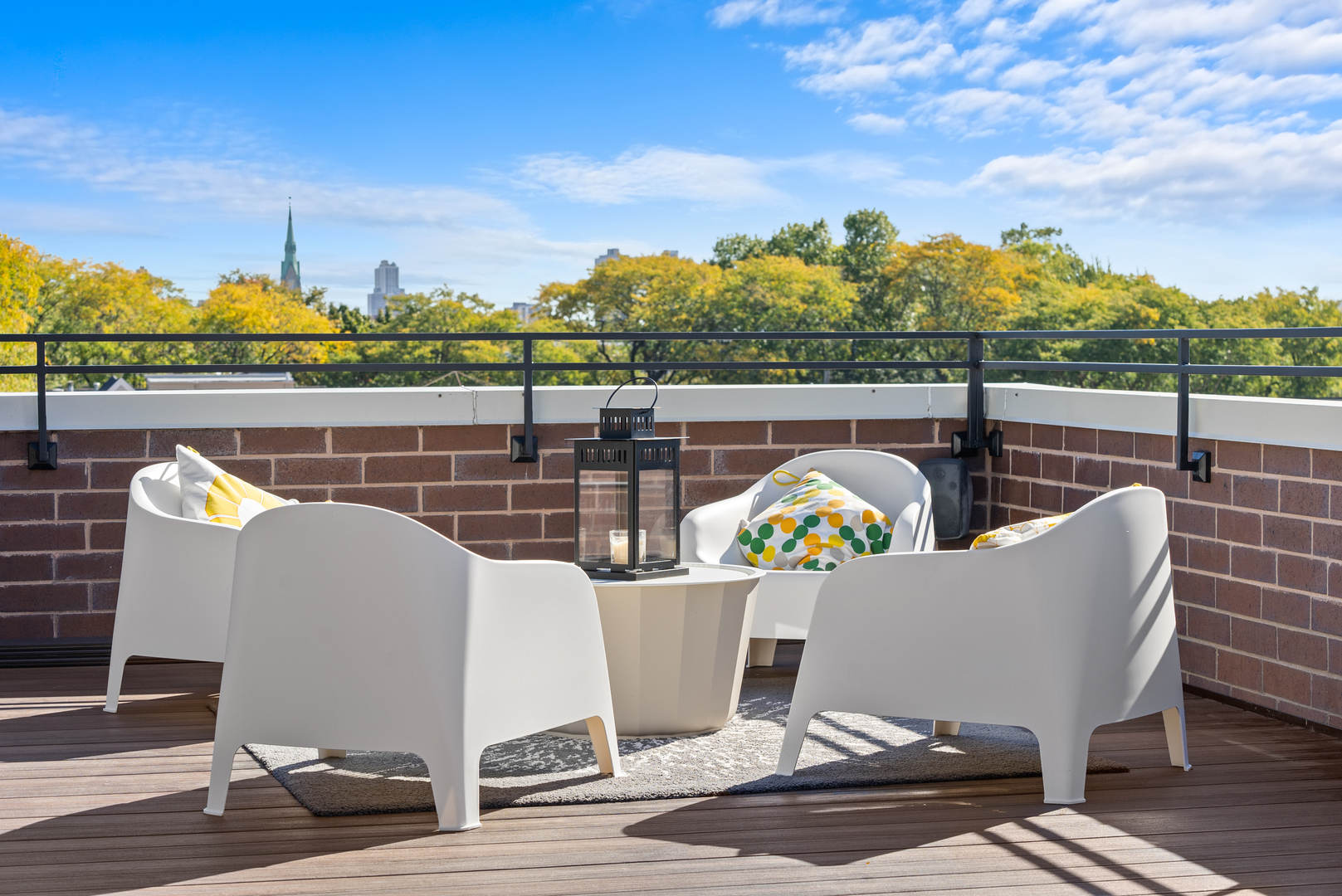 1949 W Nelson Street Unit: 2E