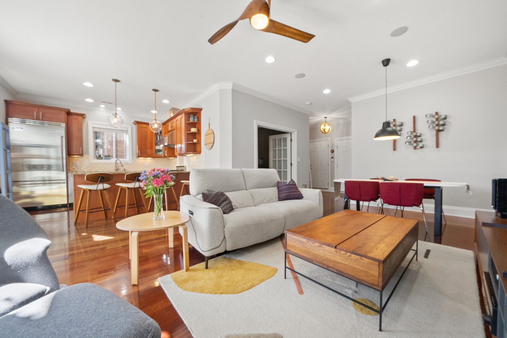 1949 W Nelson Street Unit: 2E