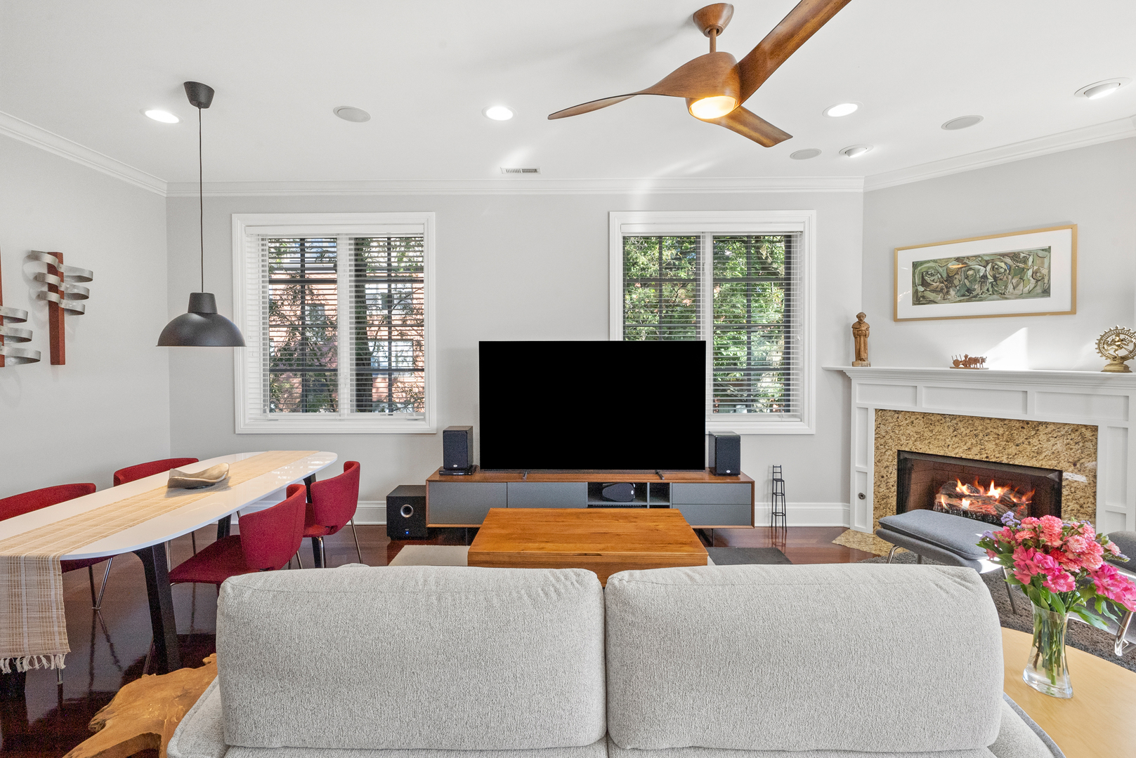 1949 W Nelson Street Unit: 2E