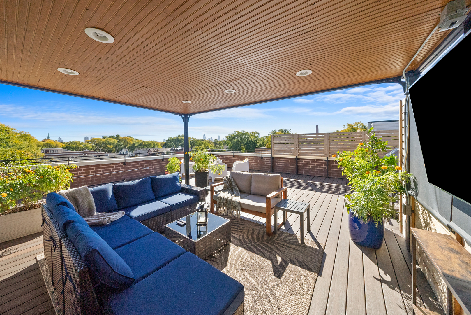 1949 W Nelson Street Unit: 2E