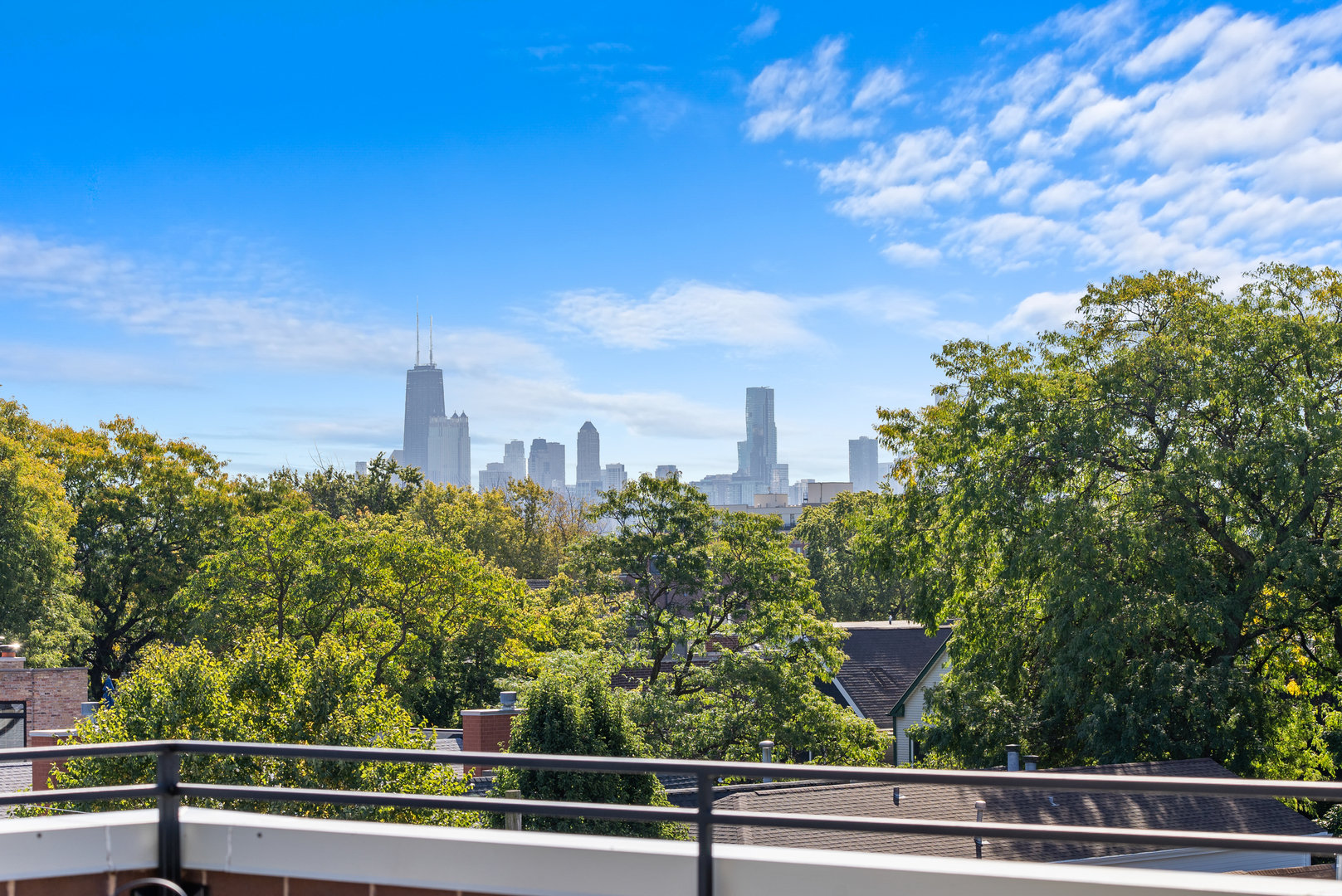 1949 W Nelson Street Unit: 2E