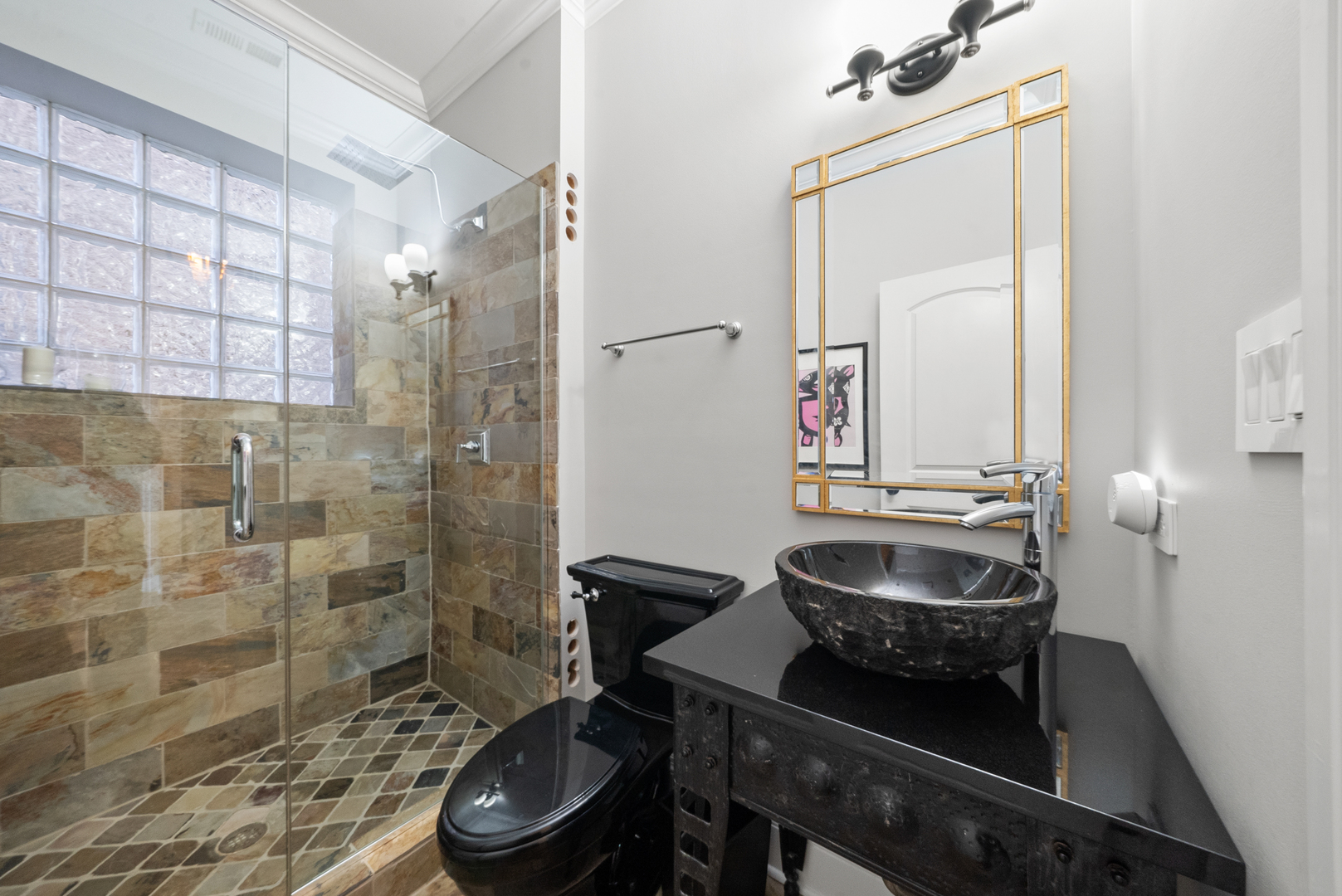 1949 W Nelson Street Unit: 2E