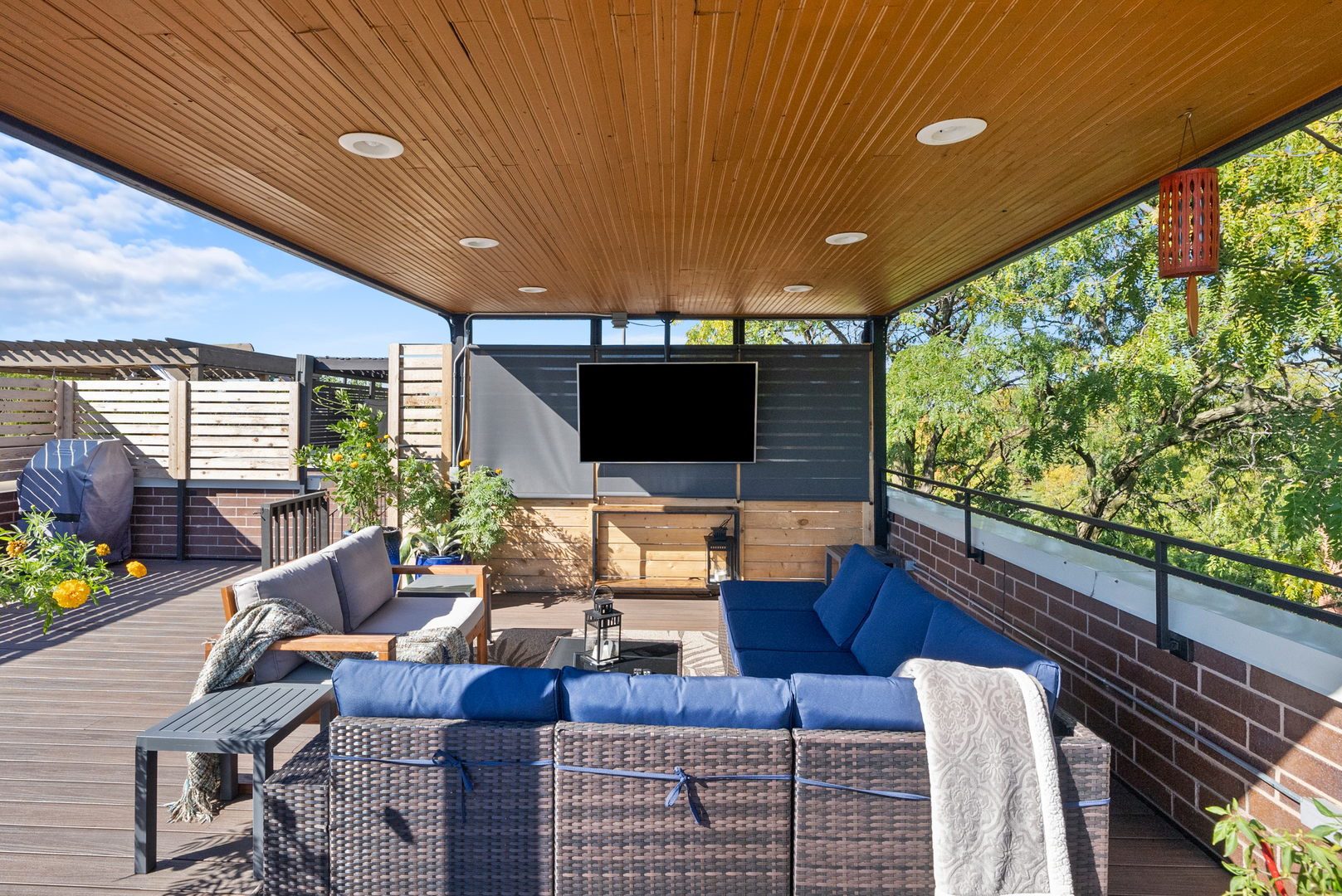 1949 W Nelson Street Unit: 2E