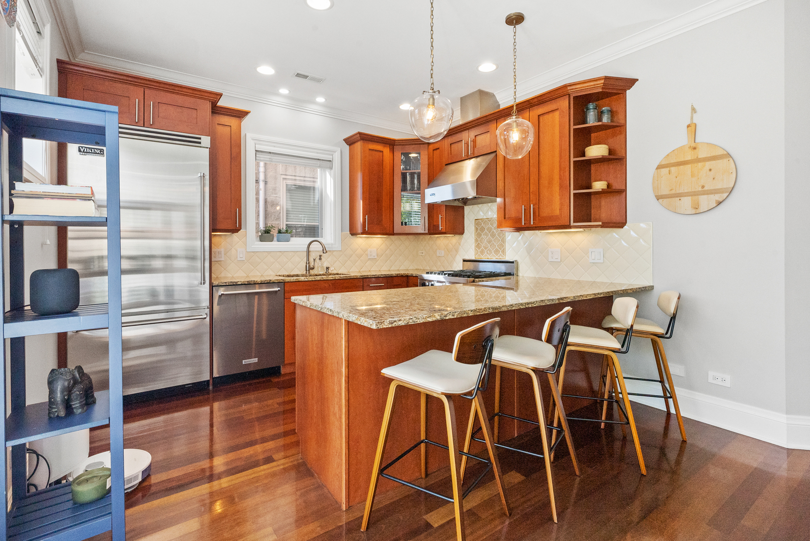 1949 W Nelson Street Unit: 2E