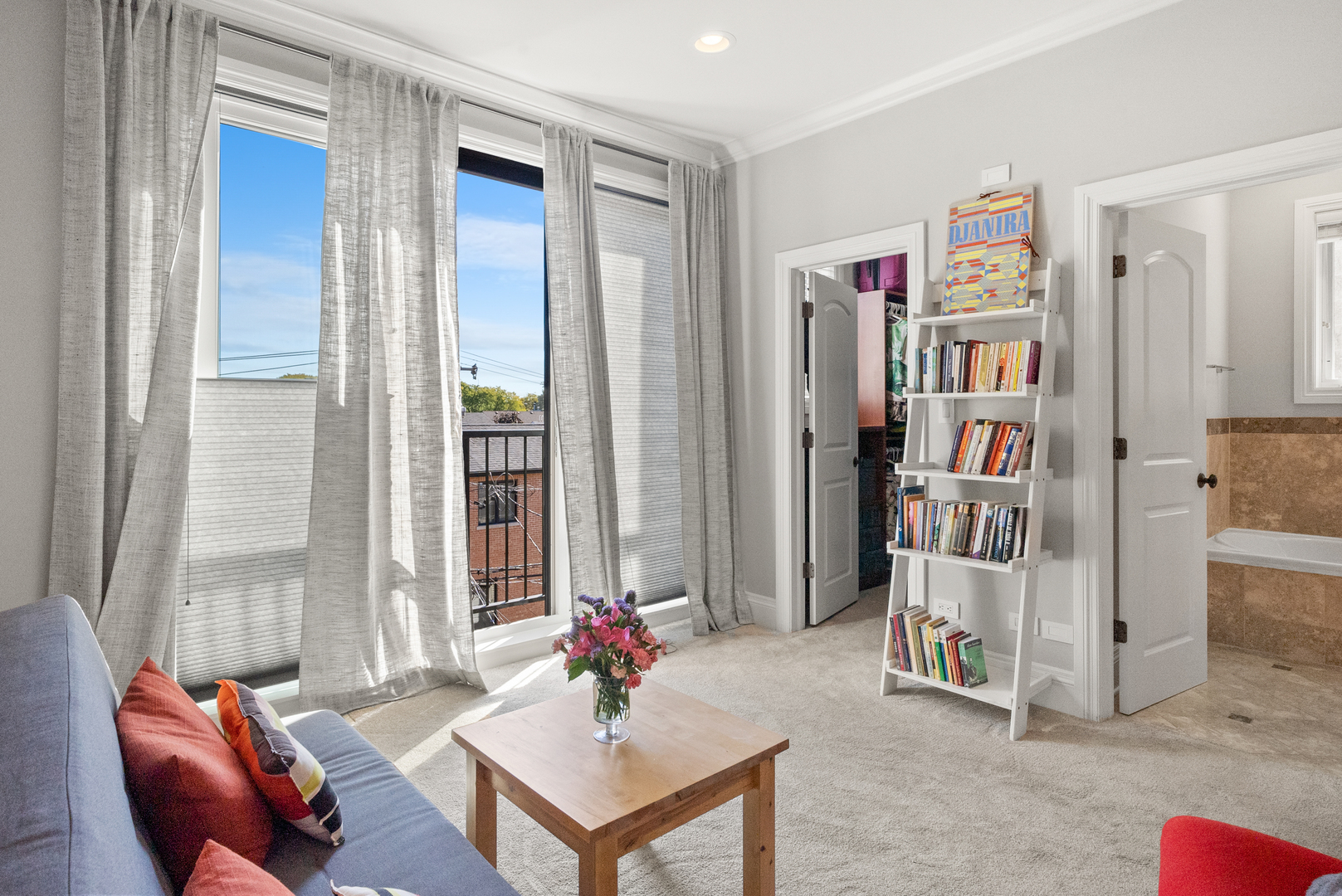 1949 W Nelson Street Unit: 2E