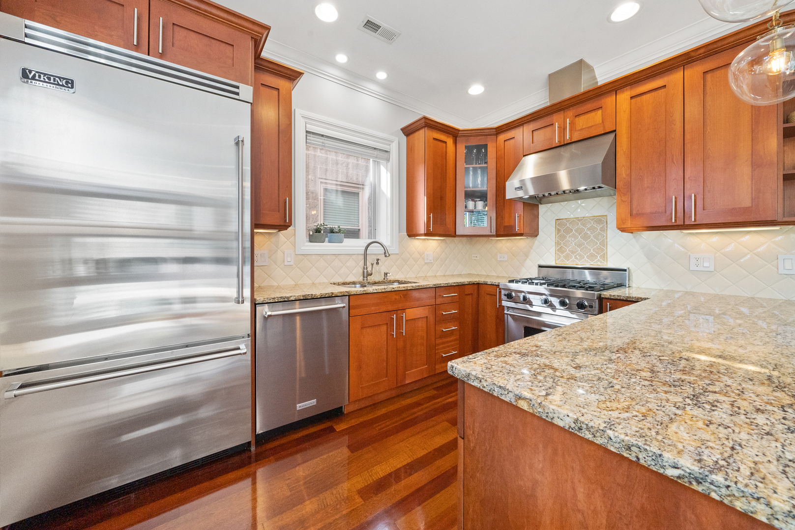 1949 W Nelson Street Unit: 2E