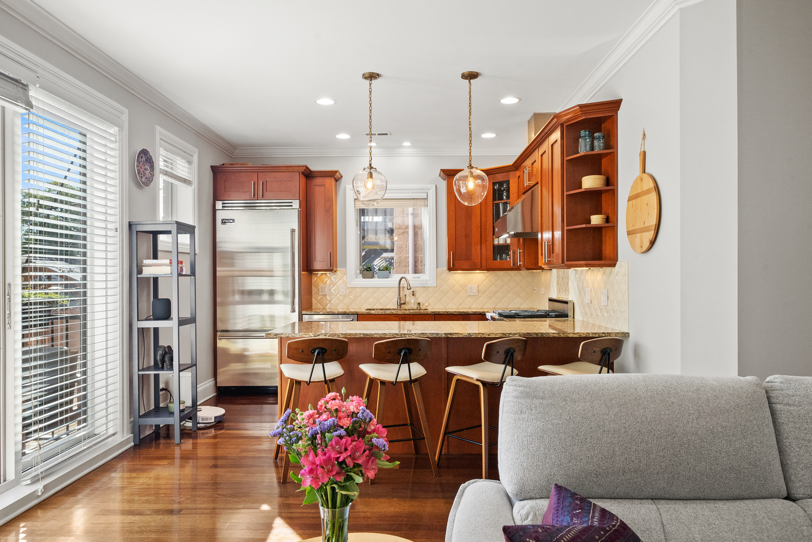 1949 W Nelson Street Unit: 2E