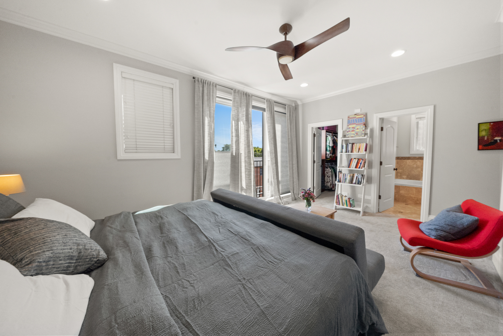 1949 W Nelson Street Unit: 2E