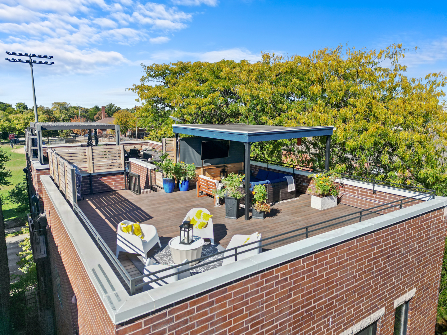 1949 W Nelson Street Unit: 2E