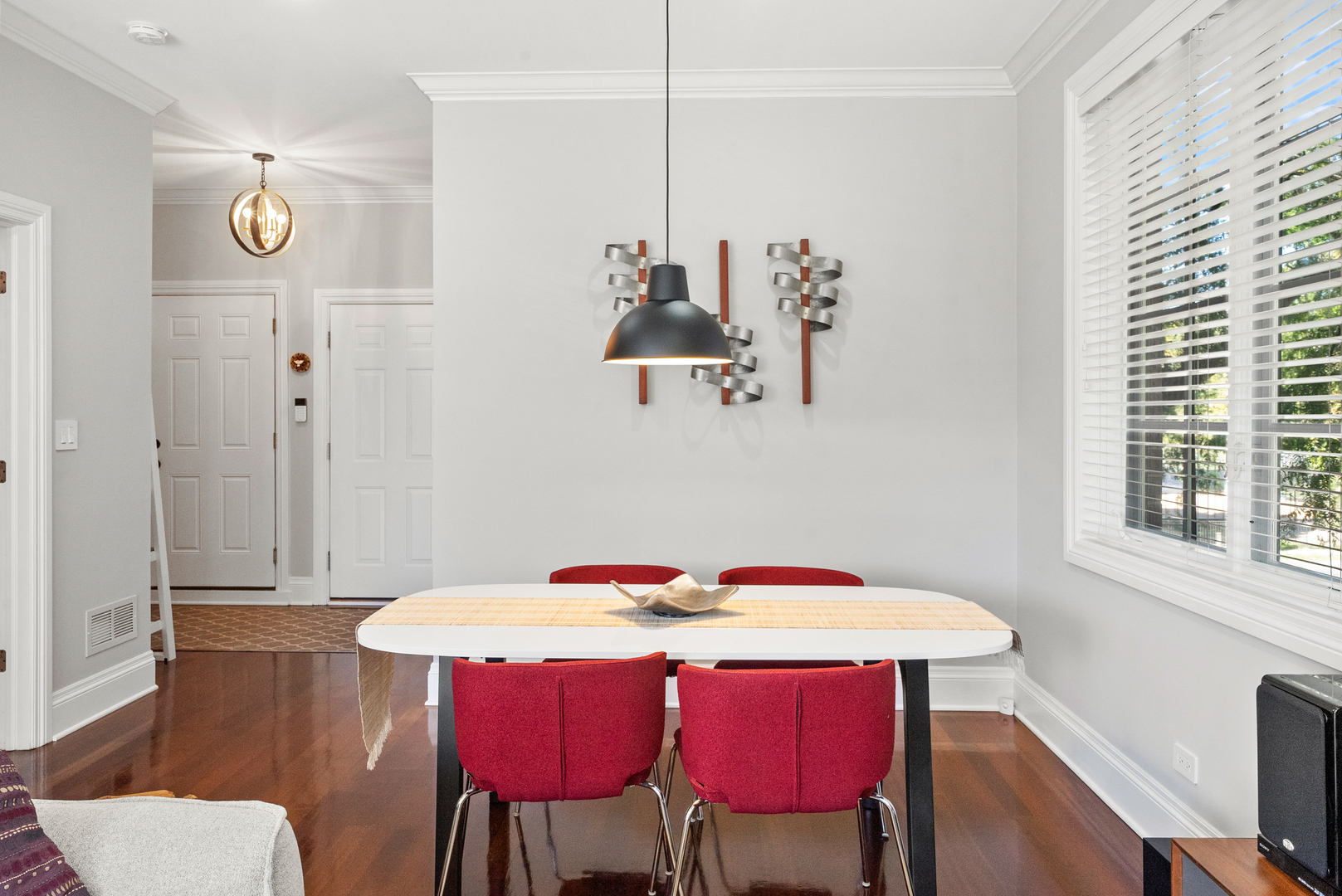 1949 W Nelson Street Unit: 2E