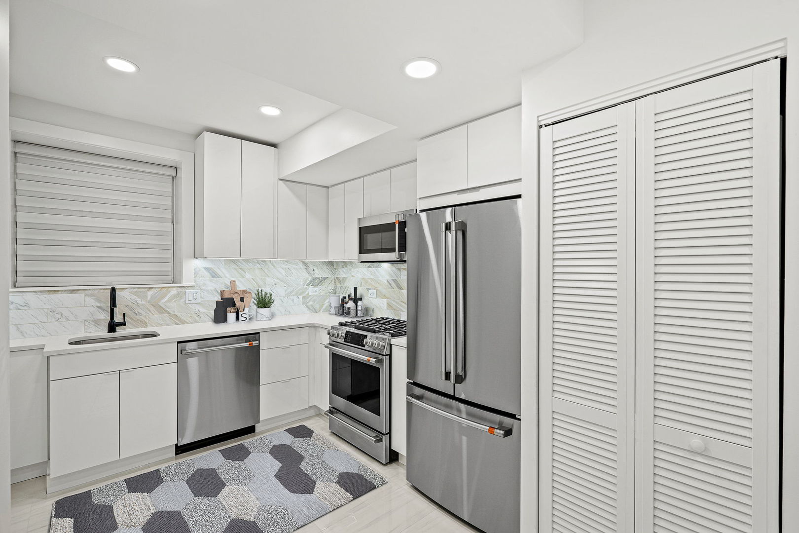 5119 N Kenmore Avenue Unit: TERRACE