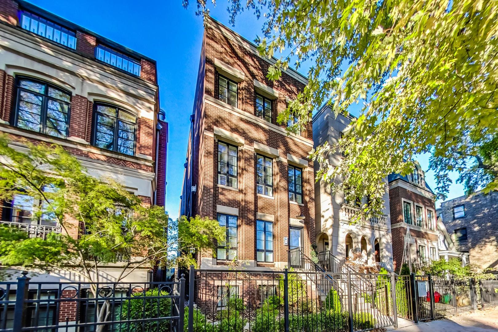 1462 W Byron Street Unit: PH