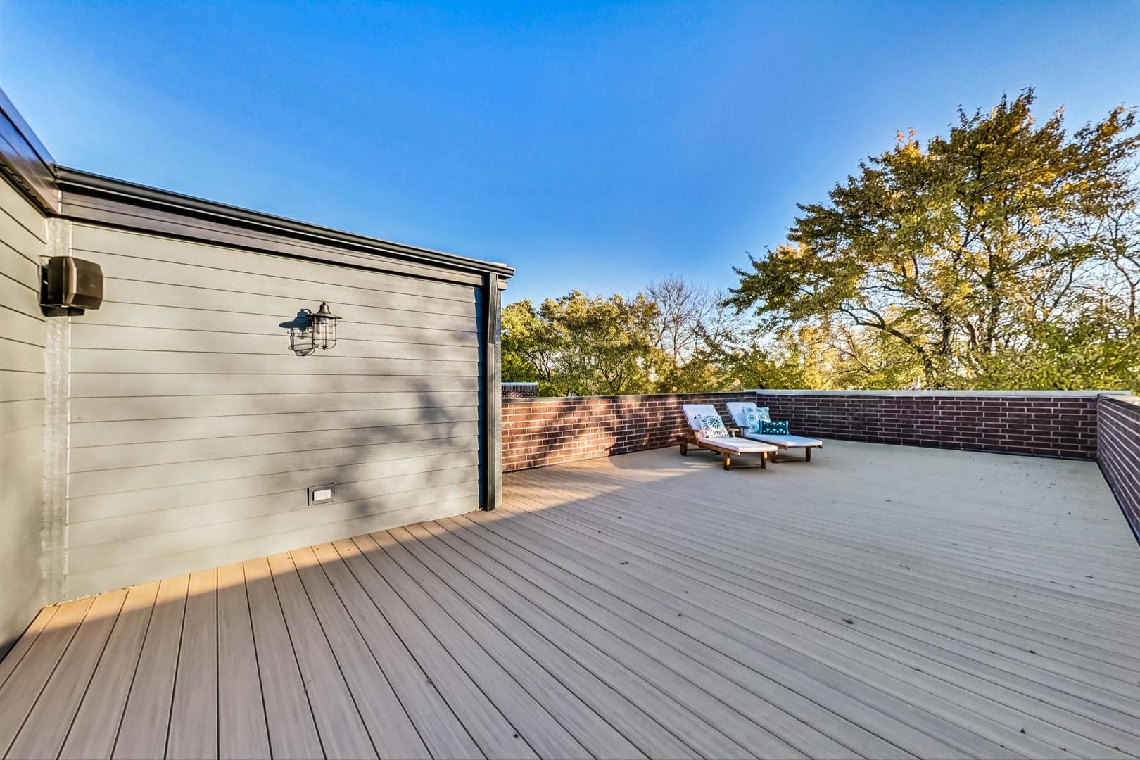 1462 W Byron Street Unit: PH