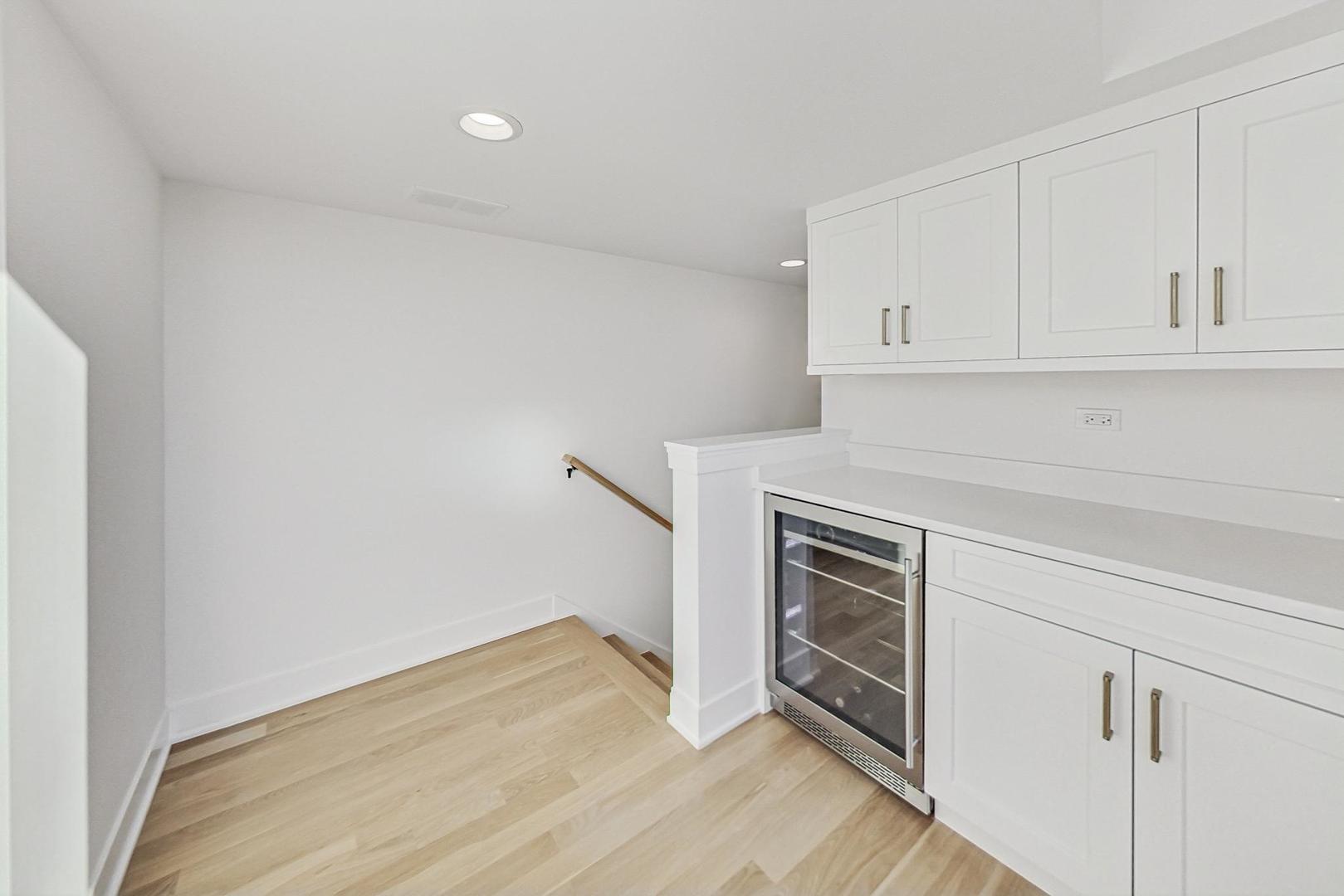 1462 W Byron Street Unit: PH