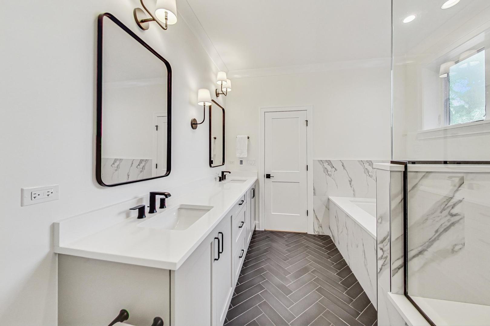 1462 W Byron Street Unit: PH