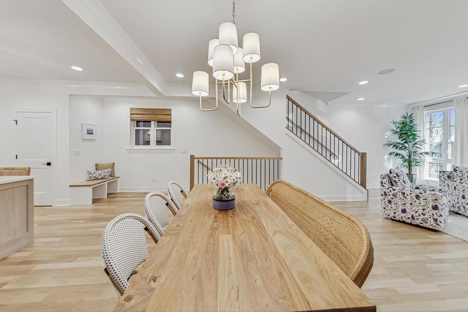 1462 W Byron Street Unit: PH