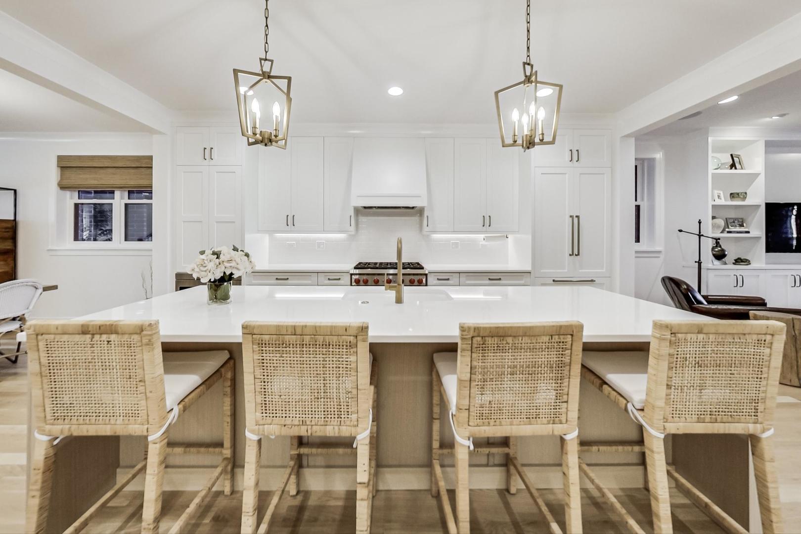 1462 W Byron Street Unit: PH