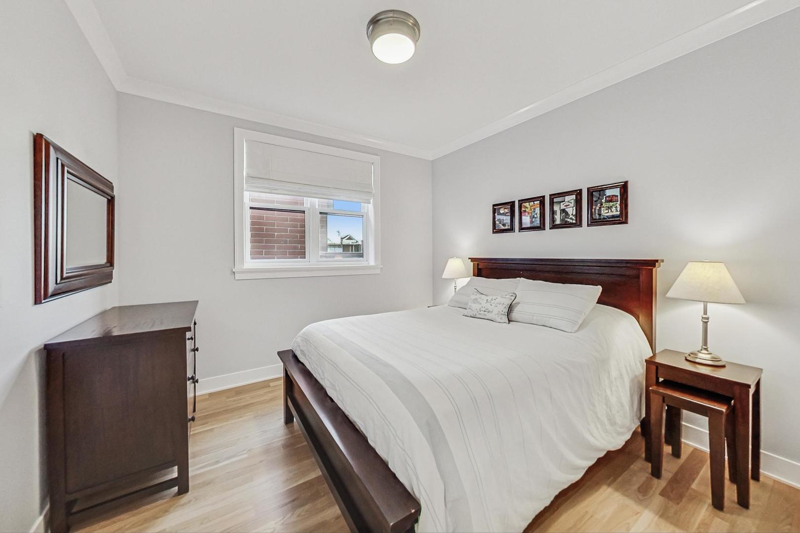 1462 W Byron Street Unit: PH