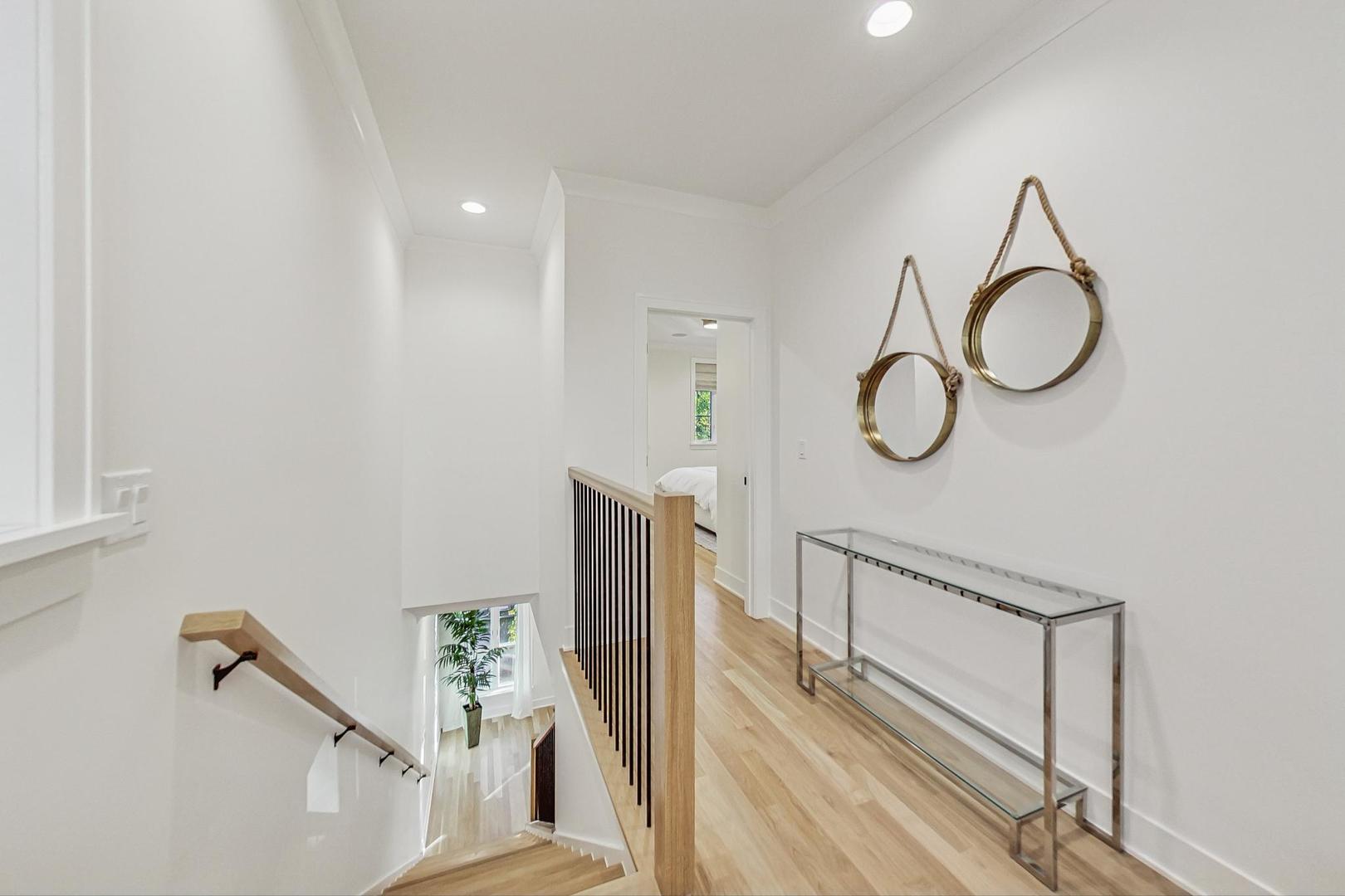 1462 W Byron Street Unit: PH