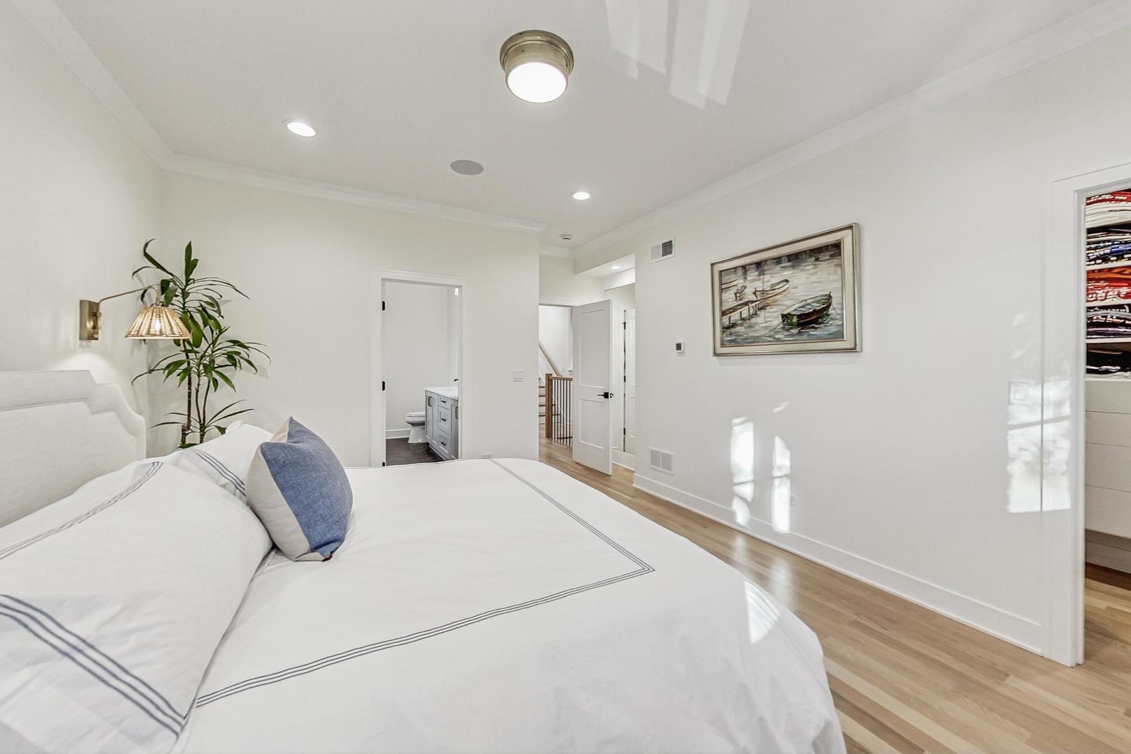 1462 W Byron Street Unit: PH