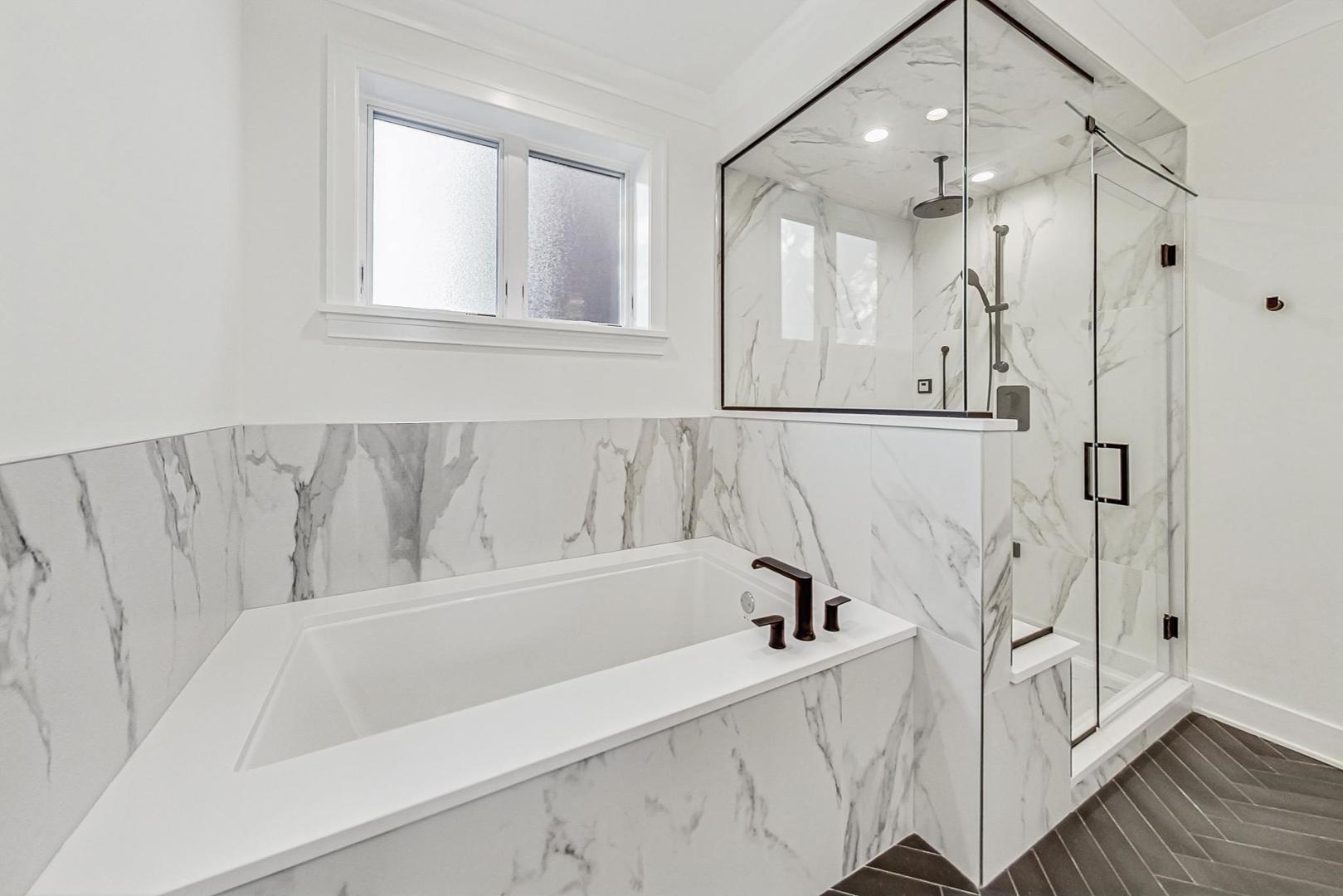 1462 W Byron Street Unit: PH