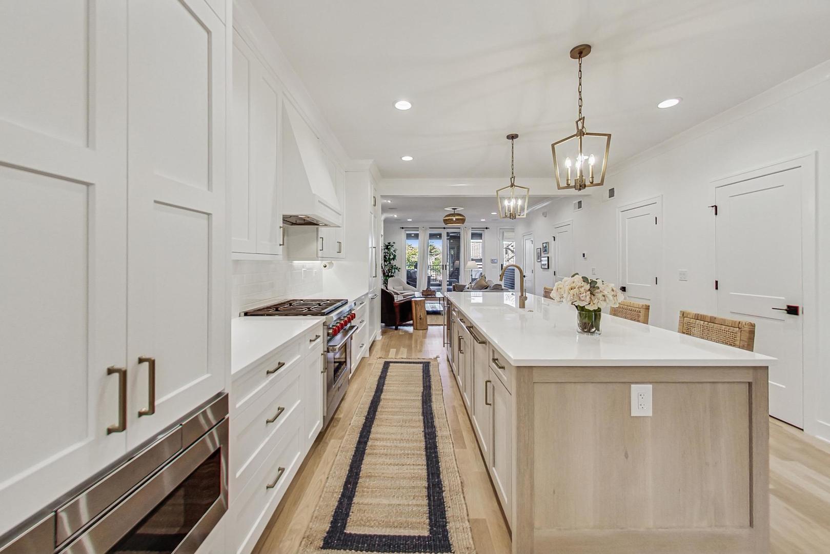 1462 W Byron Street Unit: PH