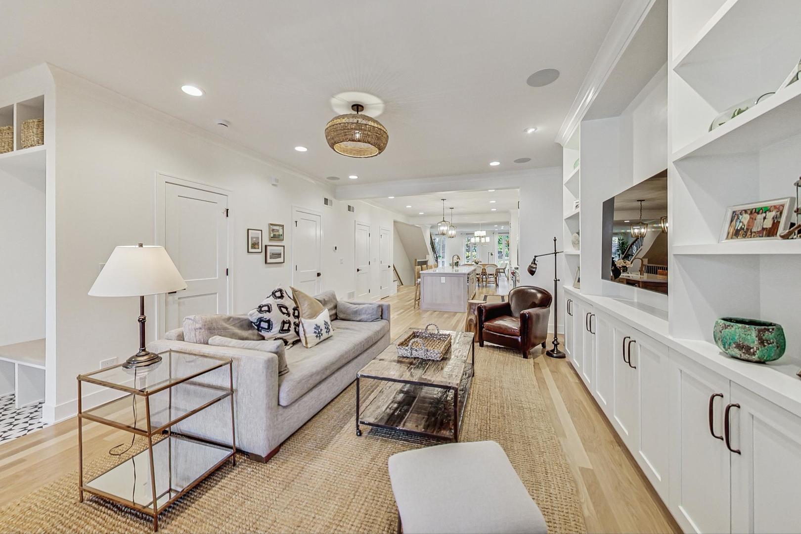 1462 W Byron Street Unit: PH