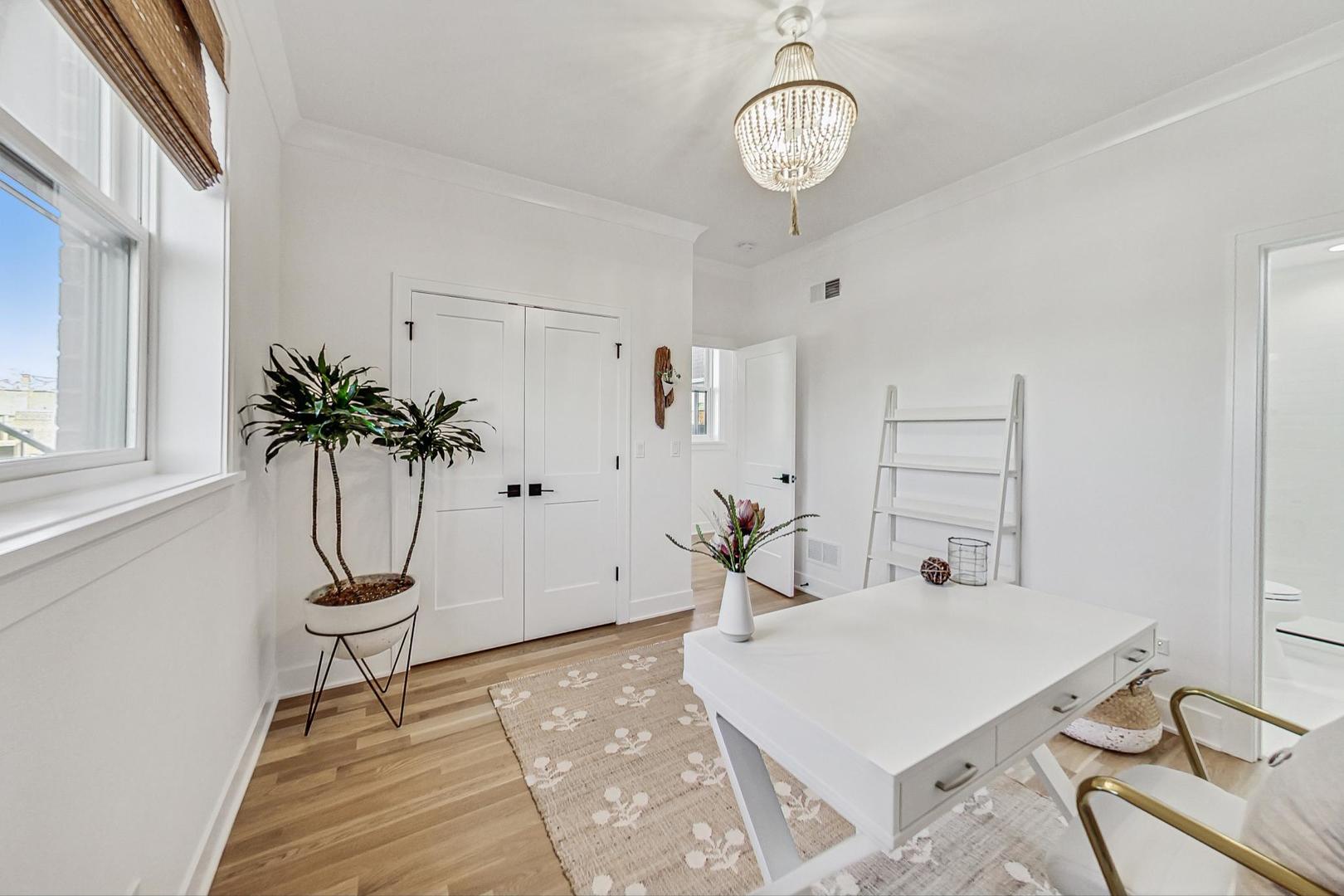 1462 W Byron Street Unit: PH