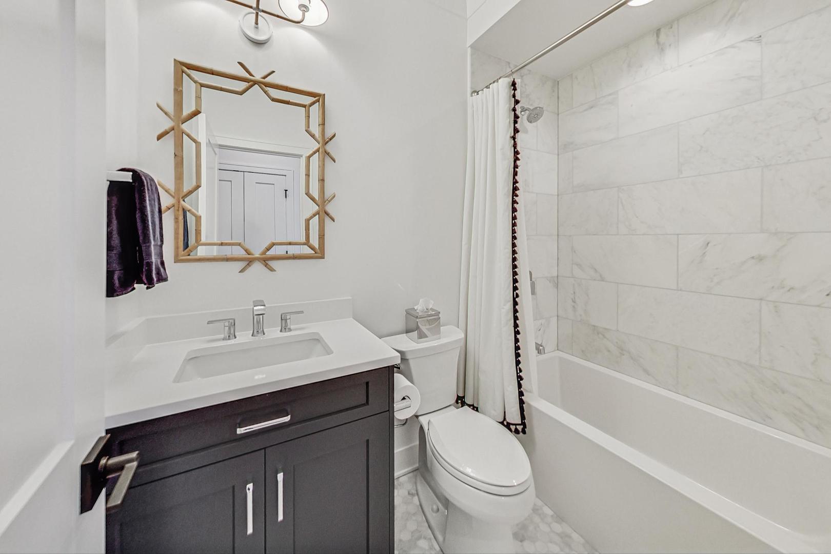 1462 W Byron Street Unit: PH